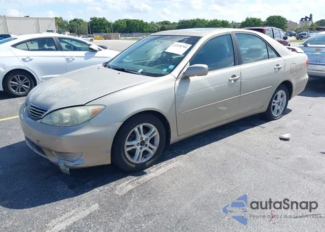 2005 Toyota Camry Le z USA, uszkodzony, nr VIN 4T1BE30K65U052726